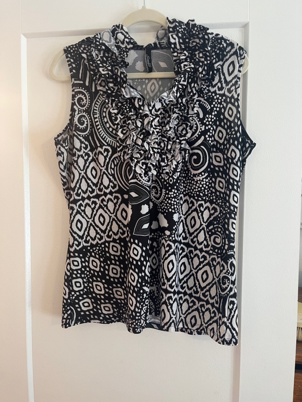 Essentials by Milano Black & White Ruffle-Front Sleeveless Shirt